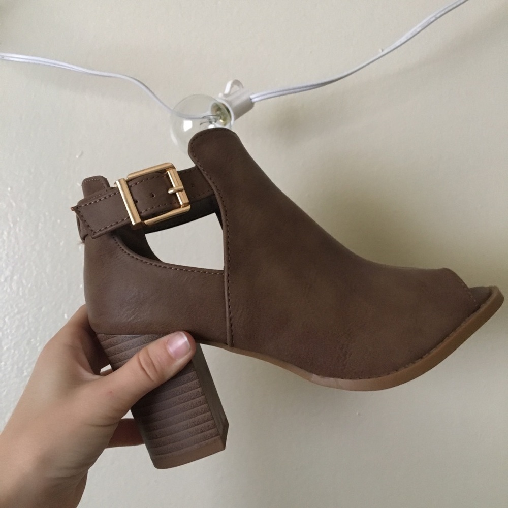amazing heeled booties - Picture 1 of 3